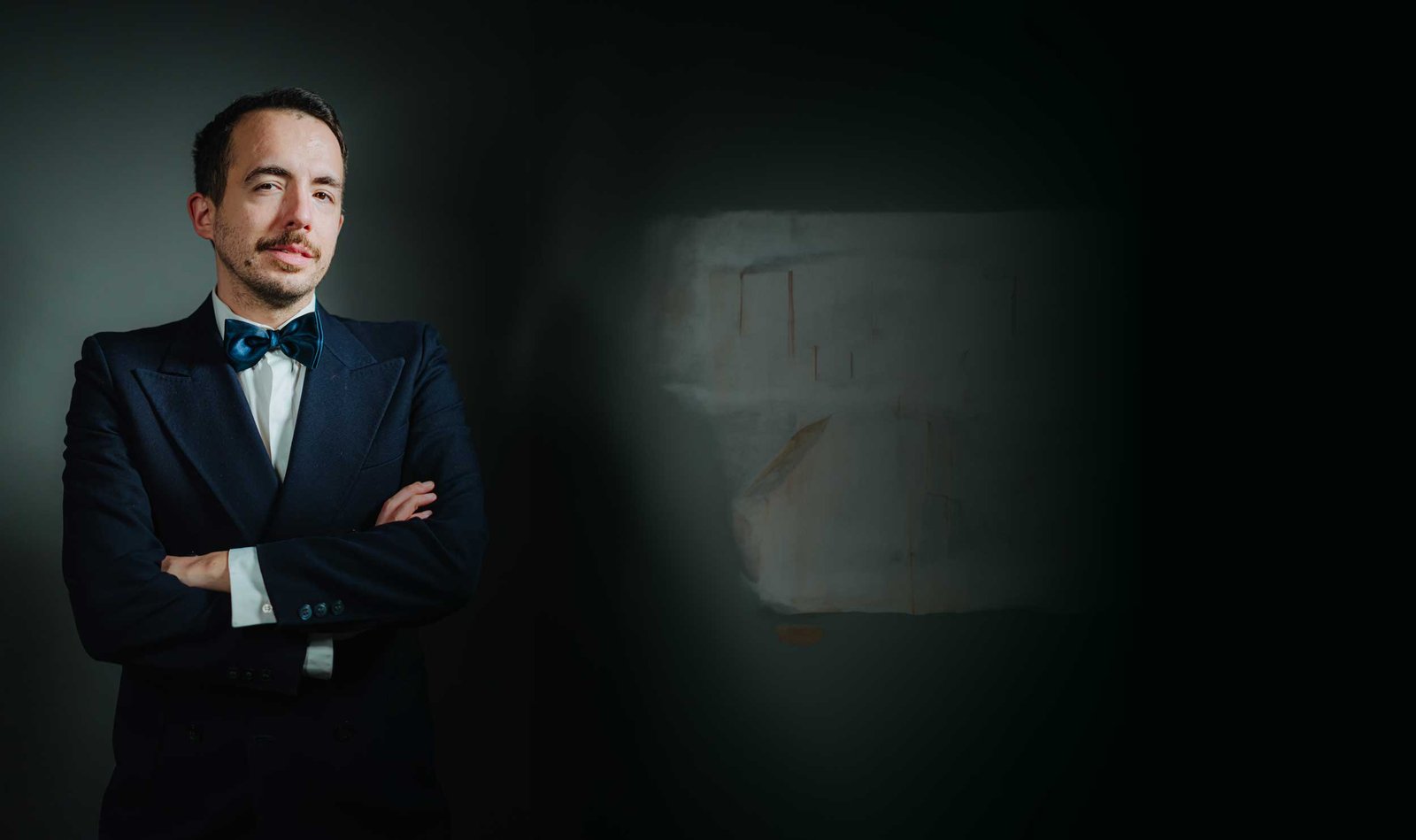 Gianluca Ercoli canta a una festa