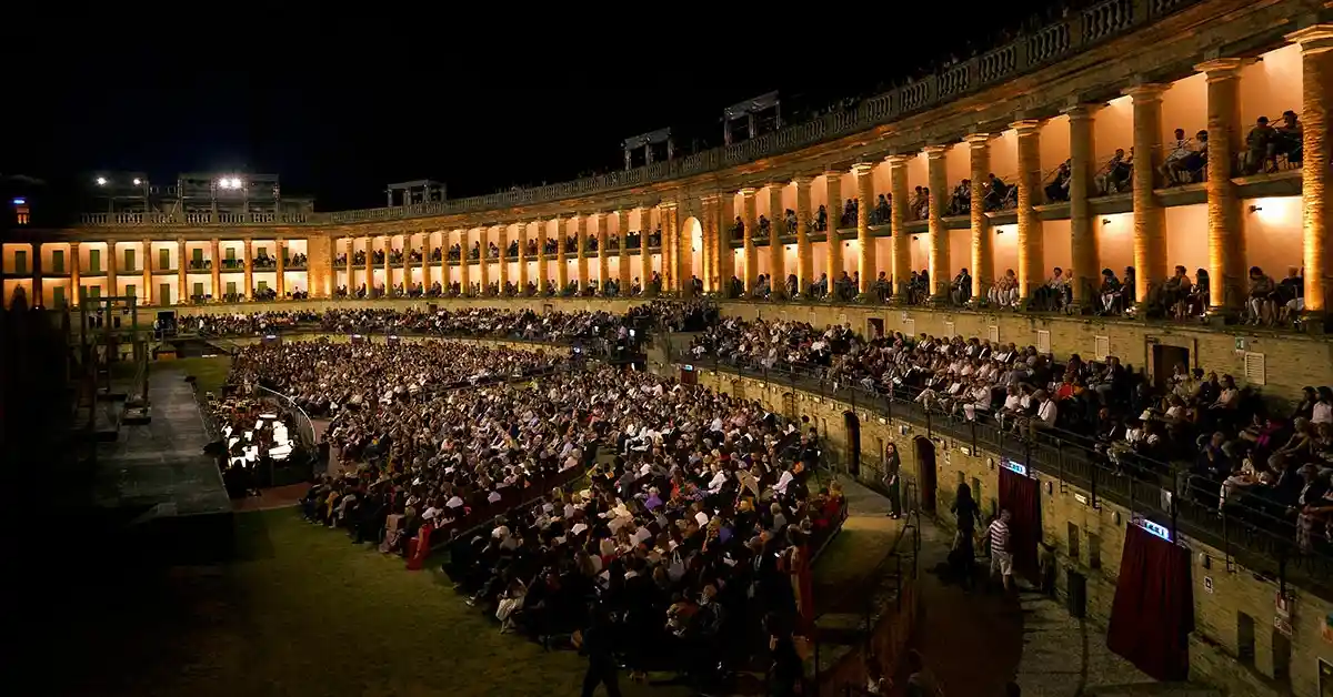 Eventi lirici 2026: l'Arena Sferisterio di Macerata di notte